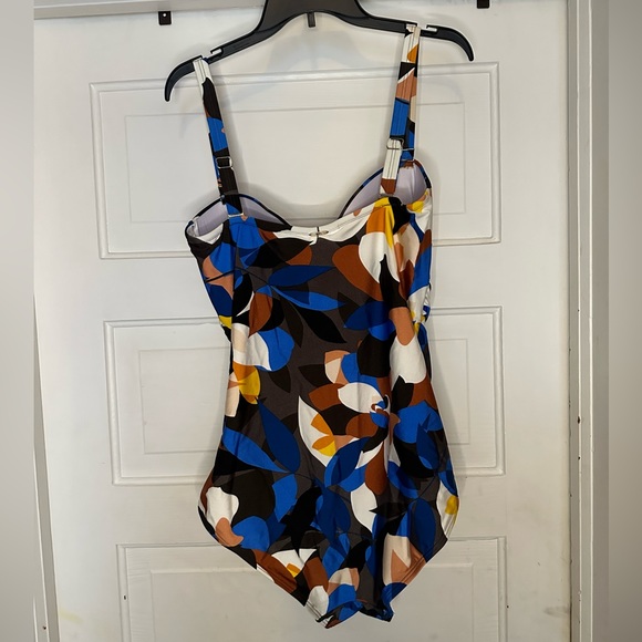 NWOT - Women’s Calvin Klein One Piece Swimsuit - Picture 2 of 8